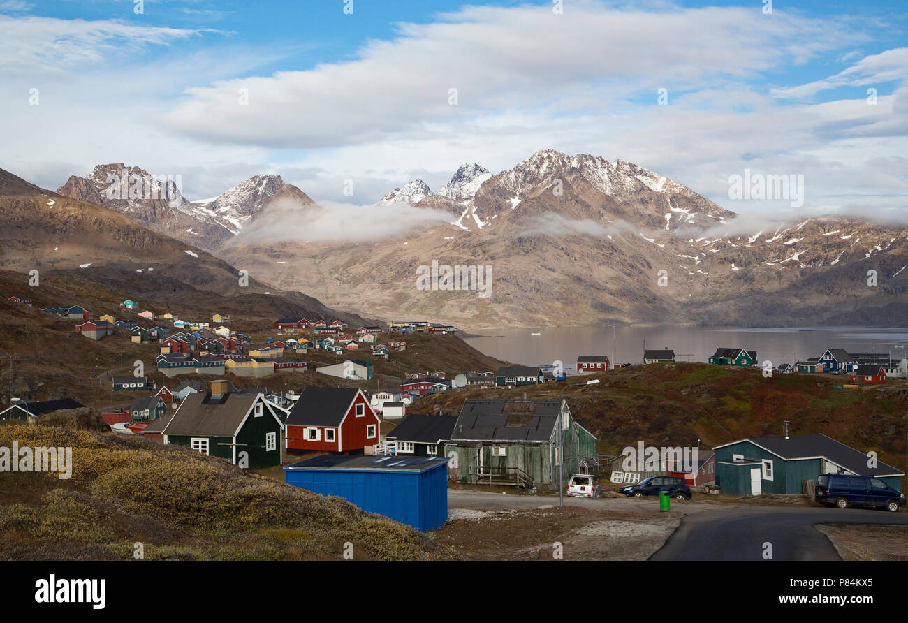 Vue panoramique sur Taliisaq, un petit village dans l'Est du Groenland Banque D'Images