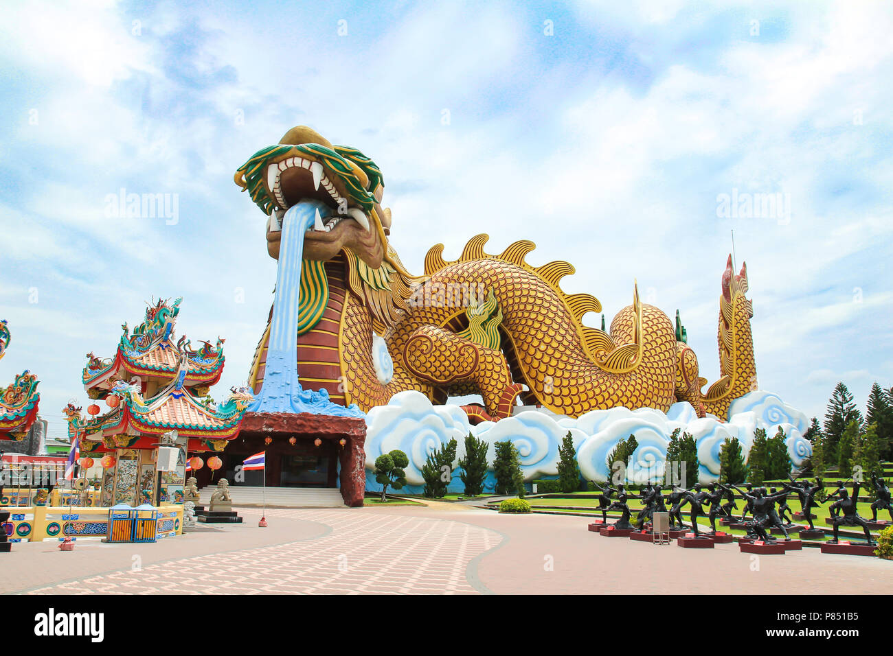 Grande Statue de Dragon Dragon au Musée Descendants de Suphan Buri, Thaïlande. Banque D'Images