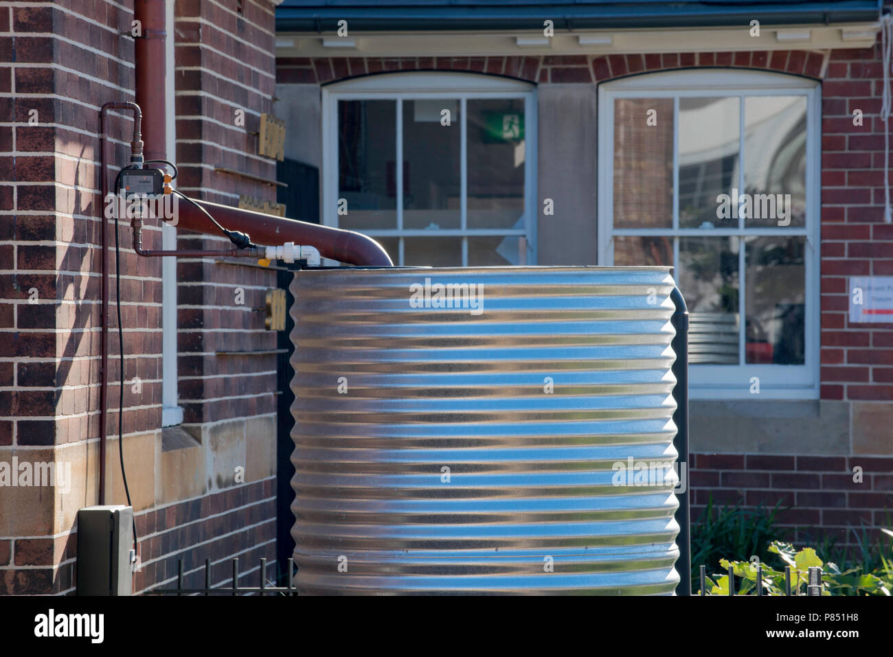 Un réservoir de collecte et de conservation des eaux de pluie au centre créatif Joynton Avenue d'Alexandria Sydney, conçu par Peter Stutchbury Banque D'Images