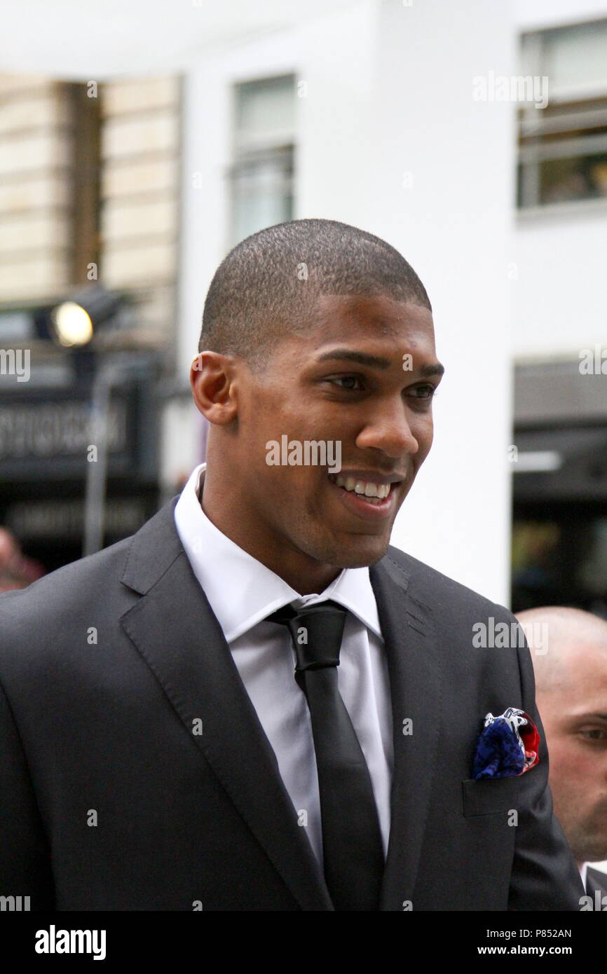 ANTHONY JOSHUA, REPRÉSENTÉ À LEISTER SQUARE , LONDRES LE 16E MAI 2012. Banque D'Images