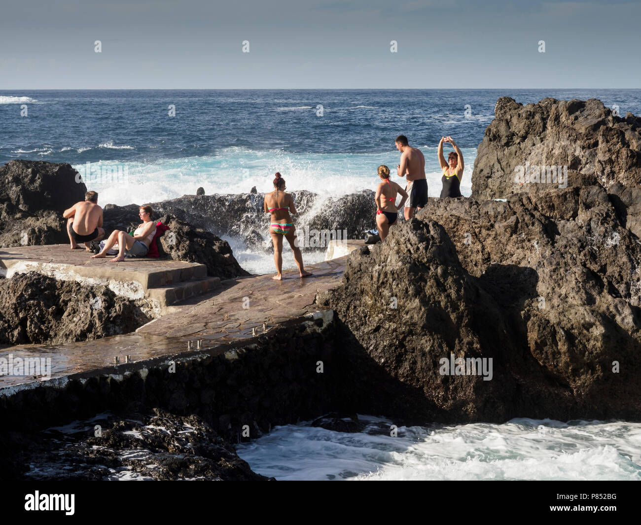 Tenerife, Îles Canaries - Garachico. Piscines et bains de mer promenades autour du Castillo de San Miguel. Banque D'Images