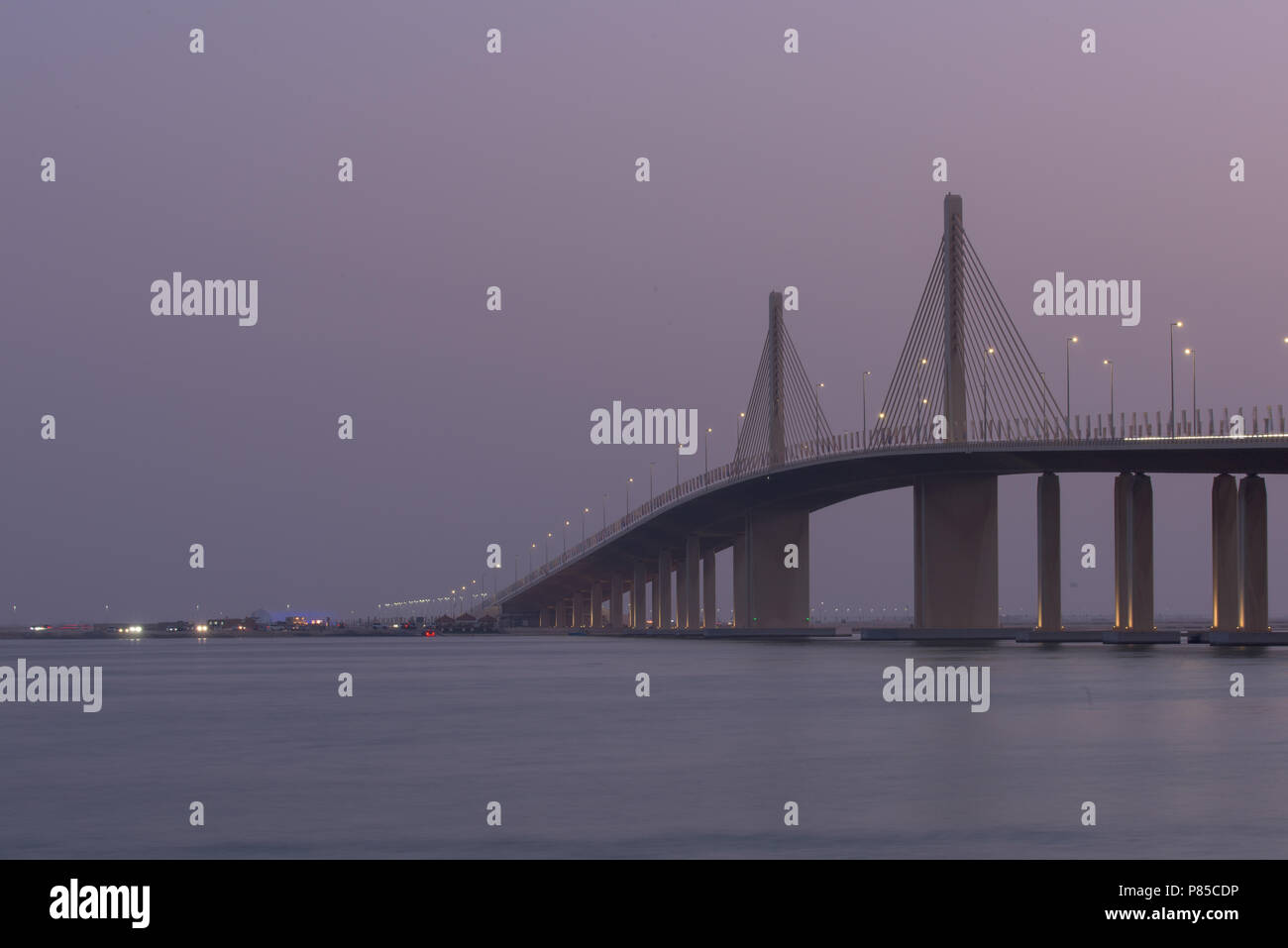 Vue d'Hodariyat soirée Bridge à Abu Dhabi, Émirats arabes unis Banque D'Images