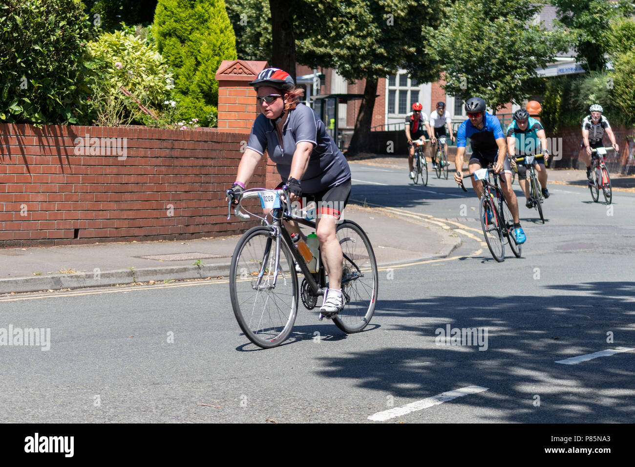 CARDIFF, WALES/UK - 8 juillet : Les cyclistes participant à l'événement cycliste Velothon à Cardiff au Pays de Galles, le 8 juillet 2018. Des personnes non identifiées Banque D'Images