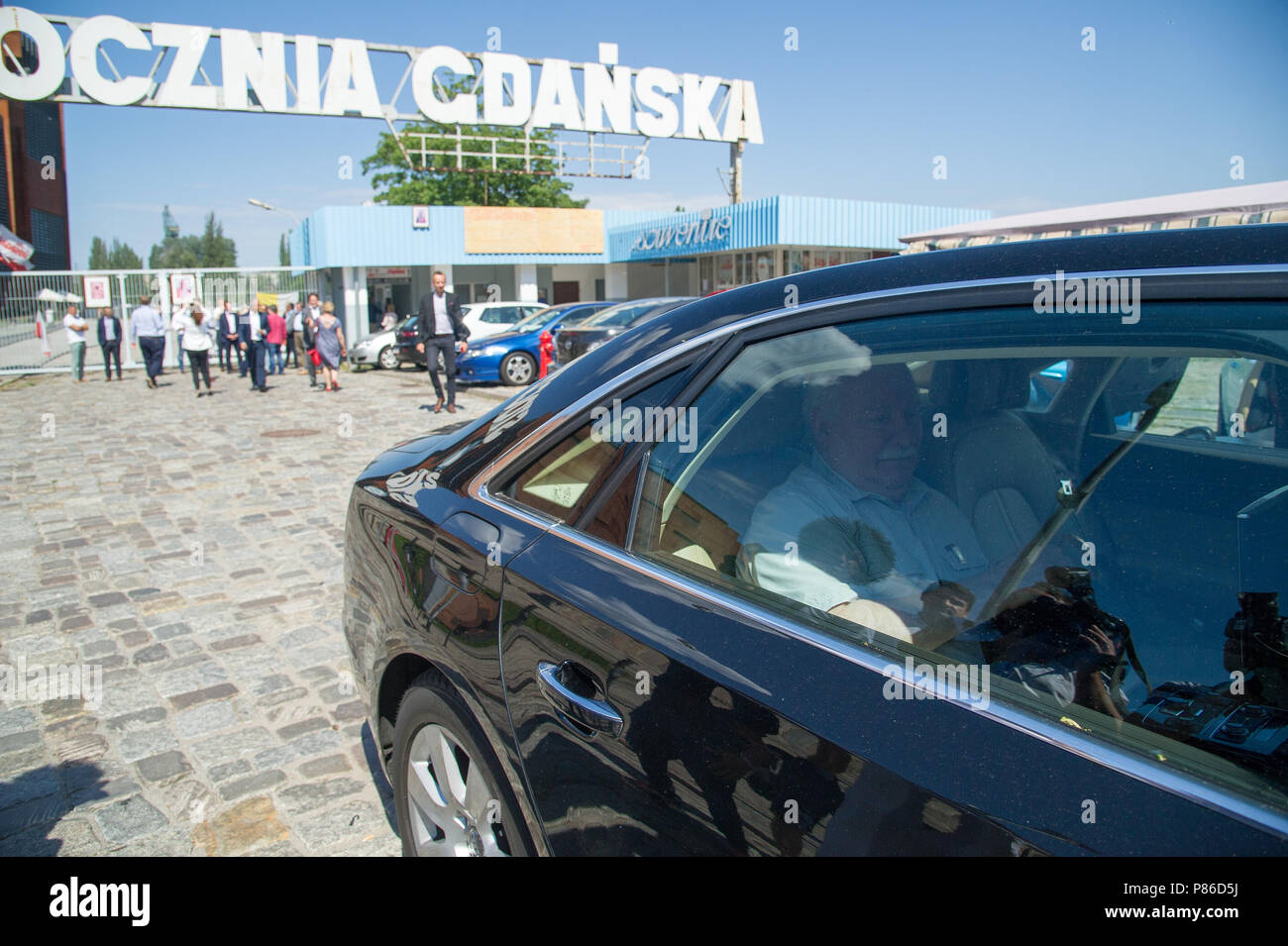 L'ancien président de la Pologne, Lech Walesa, en face de la porte historique n° 2 du chantier naval de Gdansk à Gdansk, Pologne. 4 juillet 2018 © Wojciech Strozyk / Alamy Banque D'Images