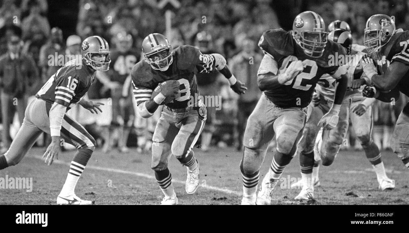 19 décembre 1986 - San Francisco, Californie, États-Unis - San Francisco 49ers vs Los Angeles Rams à Candlestick Park Le vendredi 19 décembre 1986. 49ers Beat Rams 24-14. San Francisco 49ers en marche arrière Joe Cribbs (crédit Image : © Al Golub via Zuma sur le fil) Banque D'Images