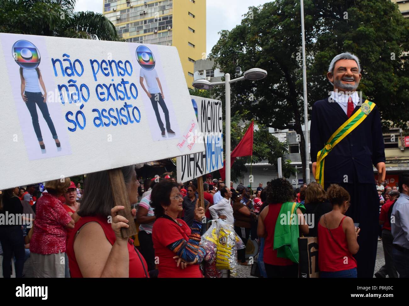 Recife, Brésil. 09 juillet, 2018. Assemblée Générale de Lula avec les mouvements sociaux et de la population en général, à la place de l'indépendance à 3h00. Dans la présente loi sera lancé la Journée nationale de Basta, la libre Lula mars. Credit : Veetmano FotoArena/Prem/Alamy Live News Banque D'Images