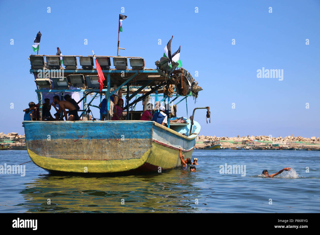 La liberté 2 est un navire dans le port de Gaza avant son appareillage pour tenter de briser le siège. L'Autorité nationale pour la retourner et briser le siège a lancé la flottille de la Liberté 2 pour les blessés et les étudiants palestiniens vers le monde du port de Gaza en un rejet de la siège israélien sur la bande de Gaza pendant plus de 11 ans. Banque D'Images