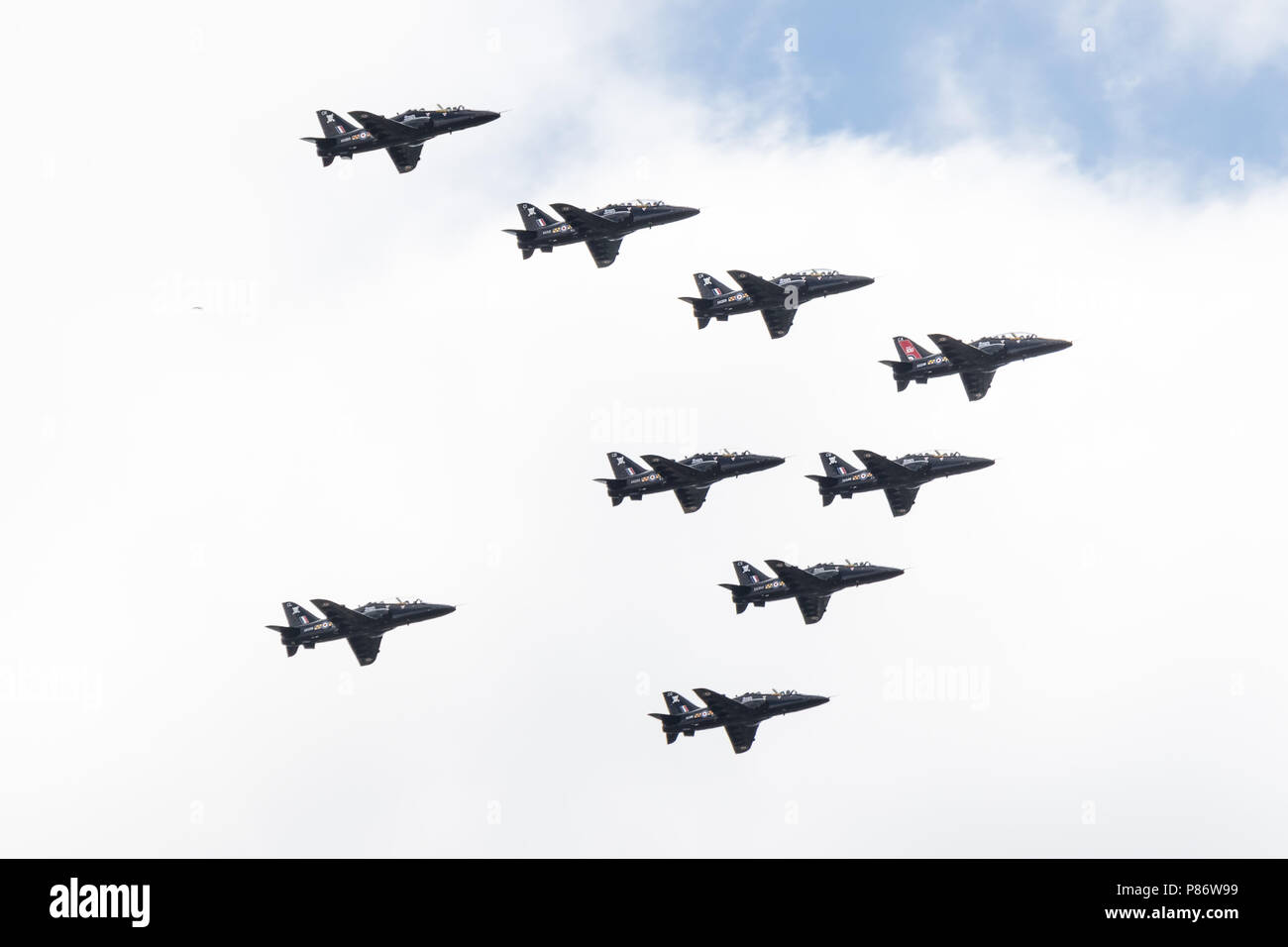 Londres, Royaume-Uni. 10 juillet, 2018. RAF Hawk T1 s'envoler à travers le ciel pour célébrer le centenaire de la RAF100 défilé à Londres. Crédit : Gary Woods/Alamy Live News Banque D'Images