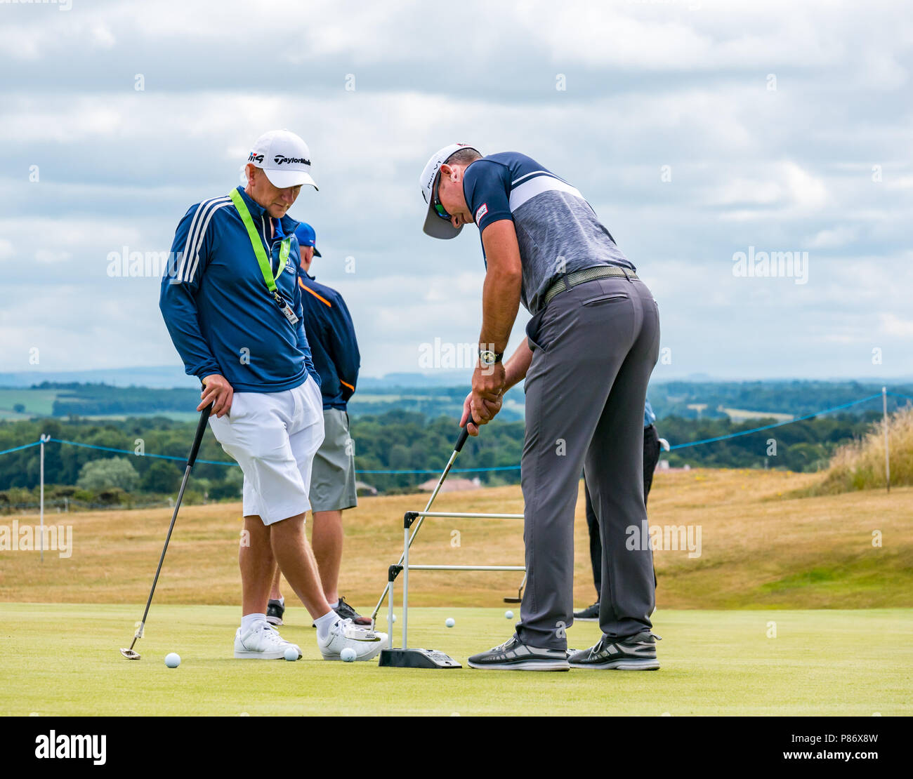 Gullane, UK. 10 juillet 2018. Investissements Standard Aberdeen Scottish Open Golf Championship derniers préparatifs, Gullane, East Lothian, Ecosse, Royaume-Uni, le 10 juillet 2018. La phase finale des préparatifs en cours pour la 5ème tournée européenne à la série Rolex Golf Gullane en préparation pour le début du championnat ouvert du 12 au 15 juillet. Les golfeurs professionnels exerçant sur le vert Banque D'Images