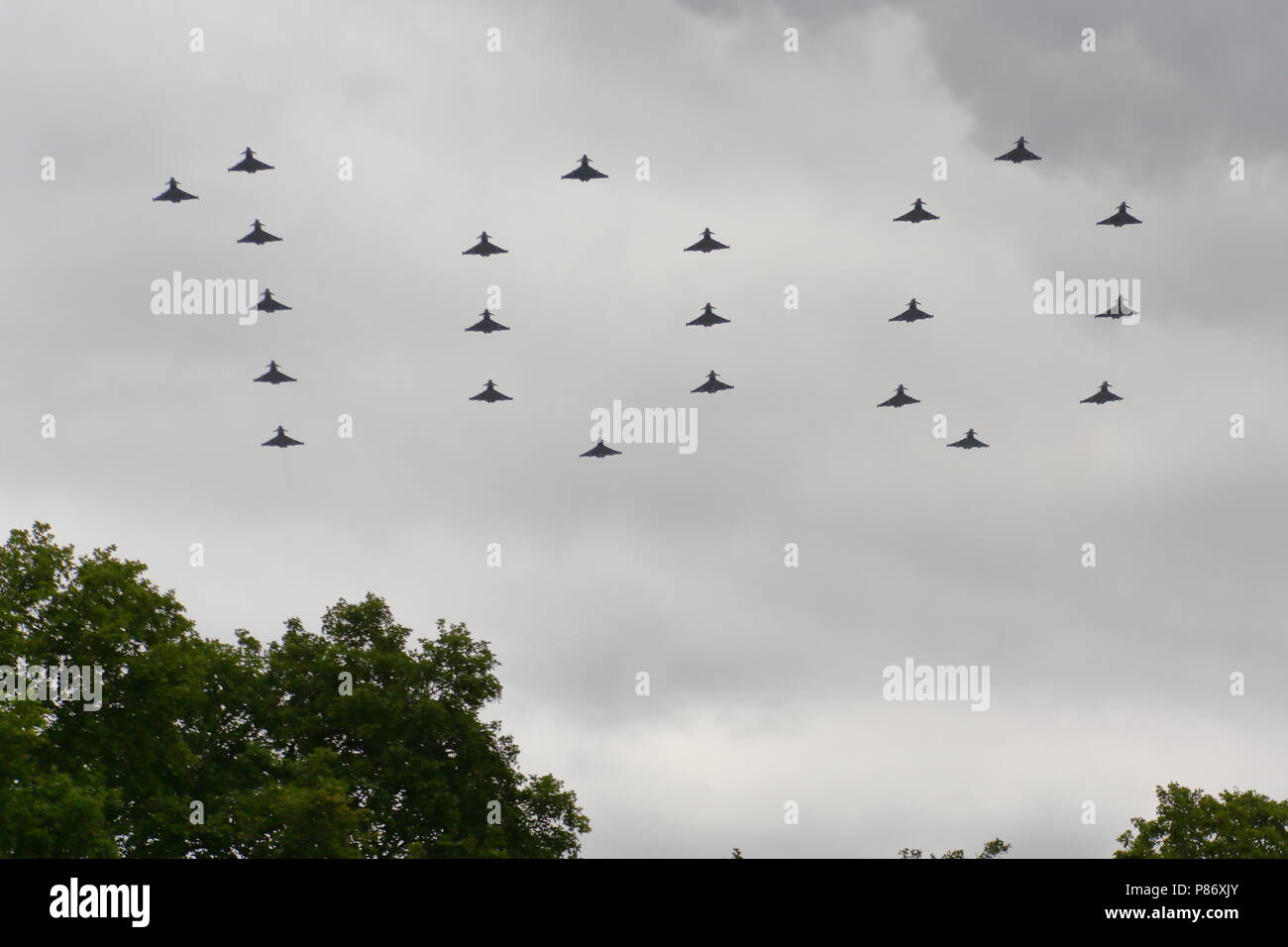 Londres, Royaume-Uni. 10 juillet 2018. RAF Eurofighter Tiphoon formant 100 pour le 100e anniversaire. Credit : Uwe Deffner/Alamy Live News Banque D'Images