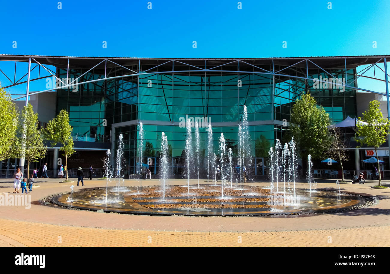 Johannesburg, Afrique du Sud, le 4 septembre 2013, l'entrée principale de Maponya Mall à Soweto Banque D'Images