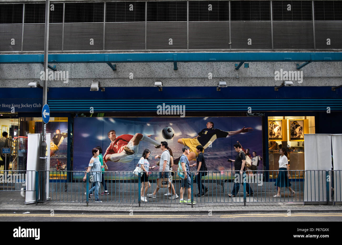 Les courses de chevaux et des paris sportifs, Jockey Club de divertissement en direction de Kwun Tong, Hong Kong. Banque D'Images