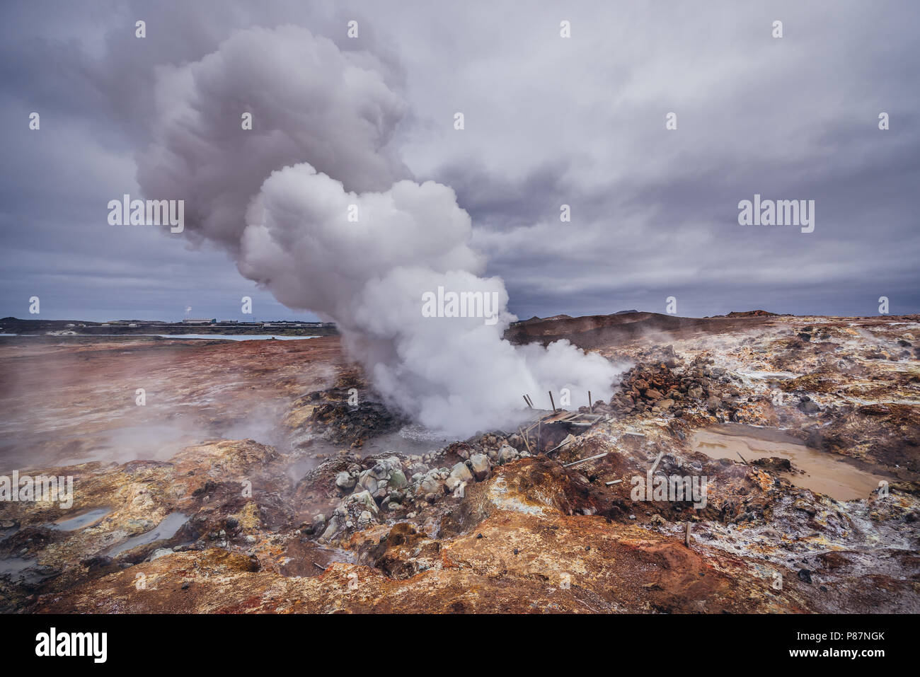 Dans la zone géothermique de Gunnuhver UNESCO Global Geopark Reykjanes près de Grindavik ville, le sud de l'Iceland Banque D'Images