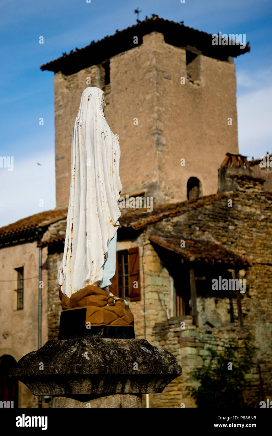 Clocher de l'église dans le magnifique hameau médiéval d'arnac, partie de la commune de Varen, Tarn et Garonne, Oocitanie, France Banque D'Images
