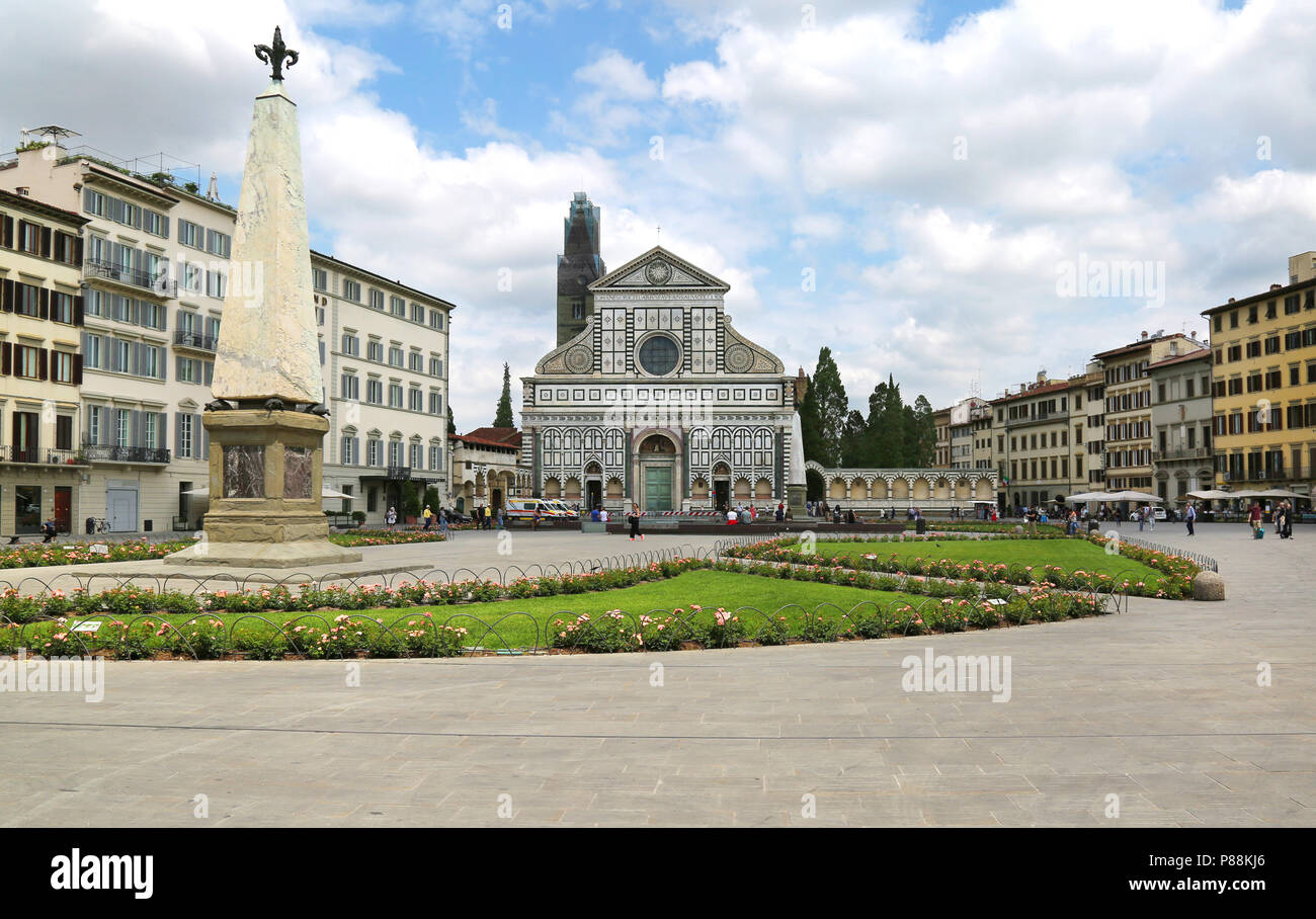 Basilique de Santa Maria Novella à Florence (Firenze) Italie, vue de la Piazza di Santa Maria Novella Banque D'Images