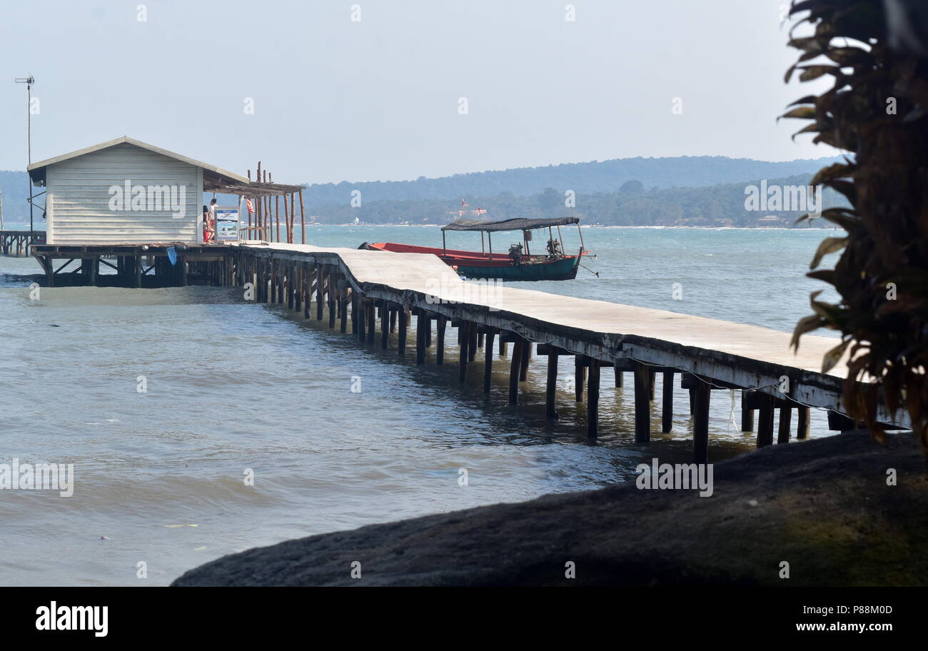 Ko Rong Samloem island pier pour les arrivées et départs de ferries et bateaux à mainland Cambodge Banque D'Images