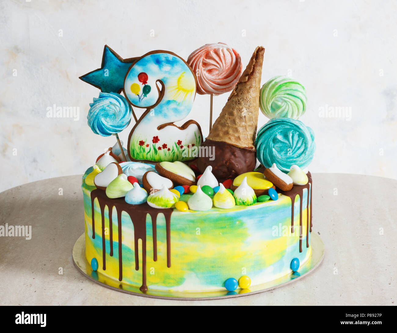 Les Enfants Arc En Ciel Gateau Moderne Couleur Sur Un Fond Blanc Avec Du Bois De Meringue Photo Stock Alamy Les Enfants Arc En Ciel Gateau Moderne Couleur Sur Un Fond Blanc Avec Du Bois De Meringue Photo Stock Alamy