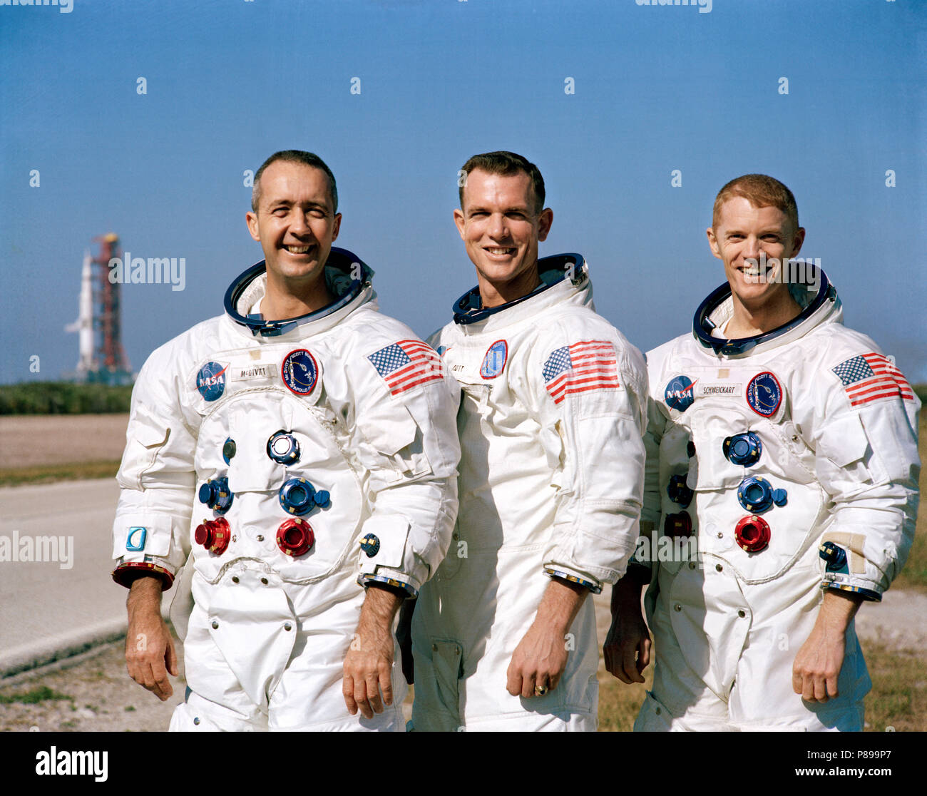 Le premier équipage de la mission spatiale Apollo 9. L À R, sont James A. McDivitt, David R. Scott, Russell Schweickart et L. Banque D'Images