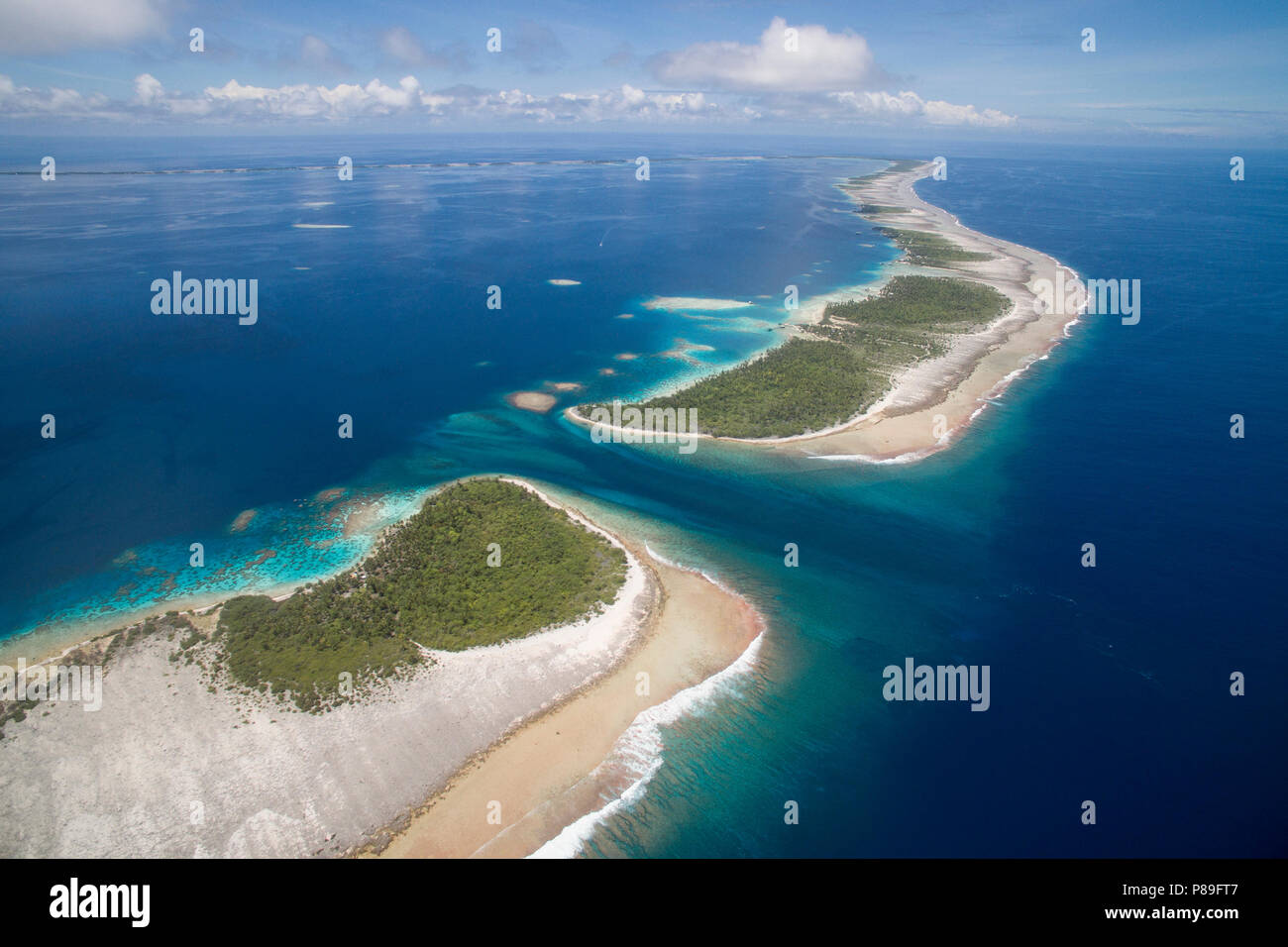 Vue aérienne de l'Atoll de Ahe, Tuamotu, Polynésie Française Banque D'Images