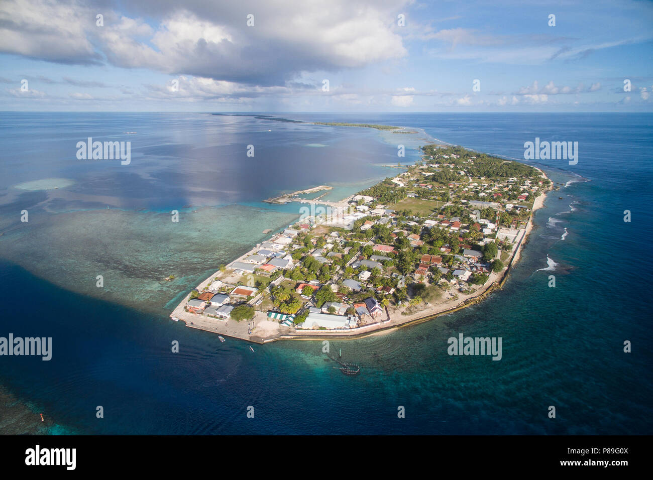 Vue aérienne de l'atoll de Manihi, Polynésie Française Banque D'Images