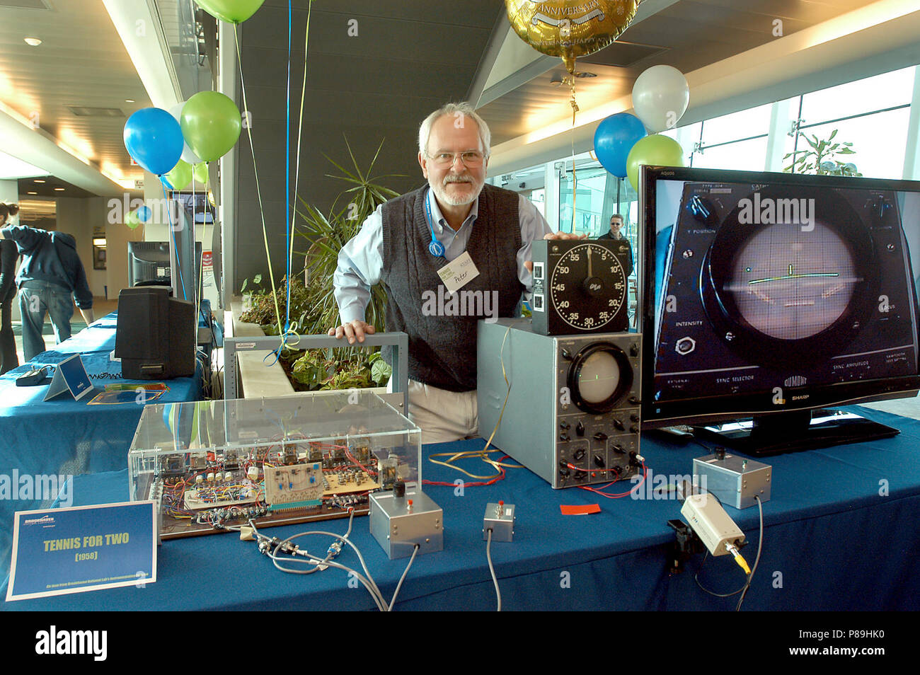 Tennis 50e anniversaire pour deux. 50E ANNIVERSAIRE POUR LE TENNIS POUR DEUX ARCADE Banque D'Images