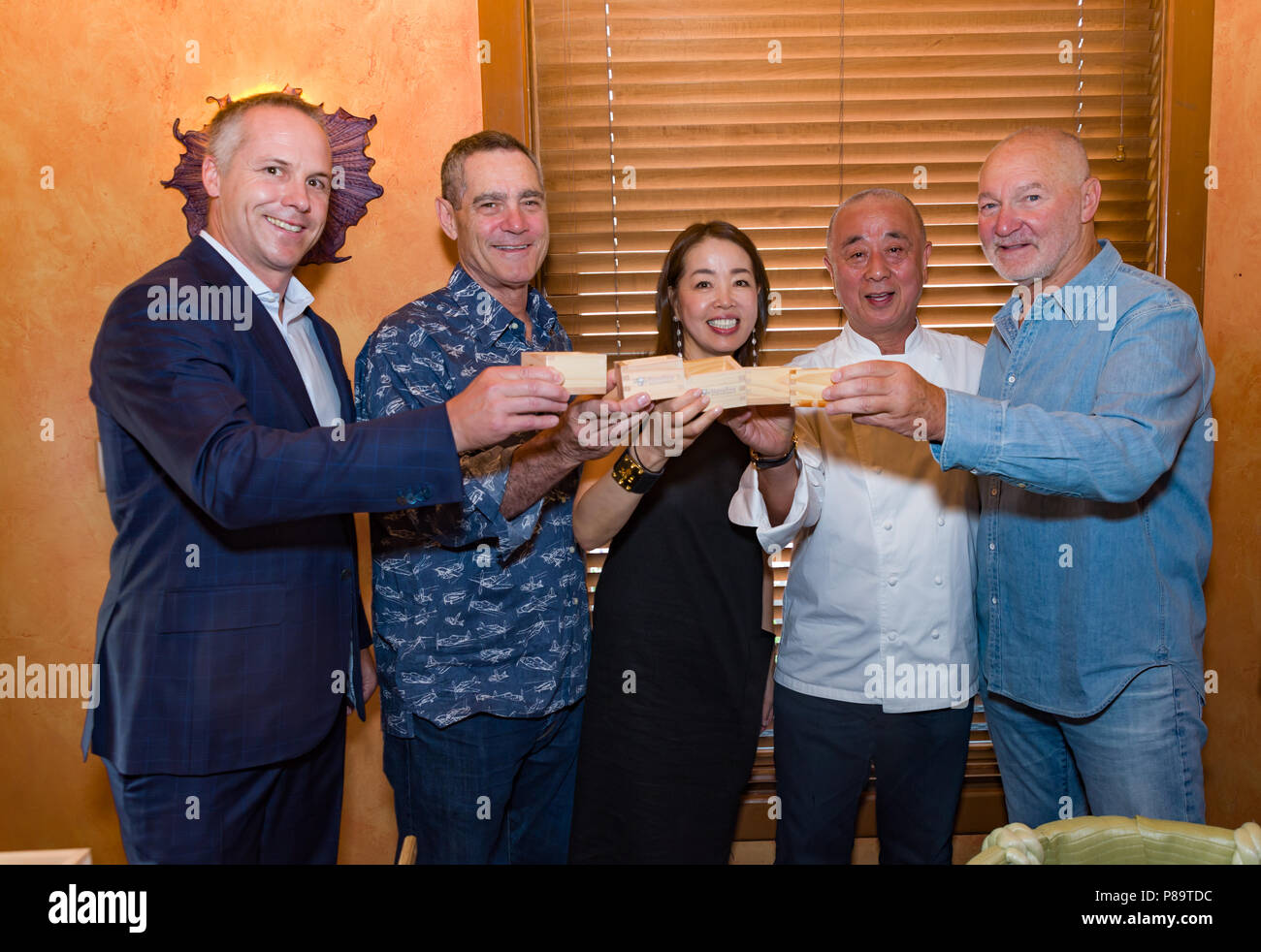 20e anniversaire de la cérémonie du saké Restaurant Matsuhisa à Aspen, Colorado avec le Chef Nobu Matsuhisa. Banque D'Images