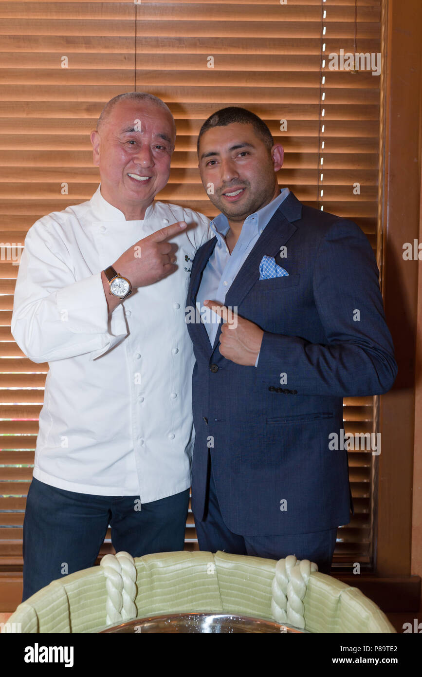 20e anniversaire de la cérémonie du saké Restaurant Matsuhisa à Aspen, Colorado avec le Chef Nobu Matsuhisa. Banque D'Images