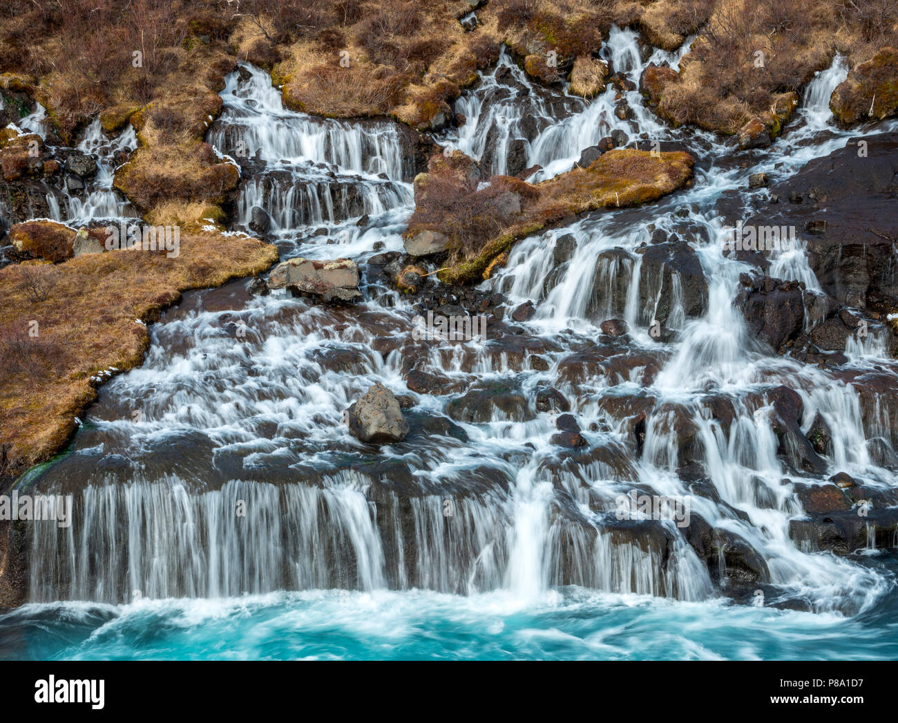 Cascade, rivière Hvítá bleu, cascades de Hraunfossar, ouest de l'île, l'Islande Banque D'Images