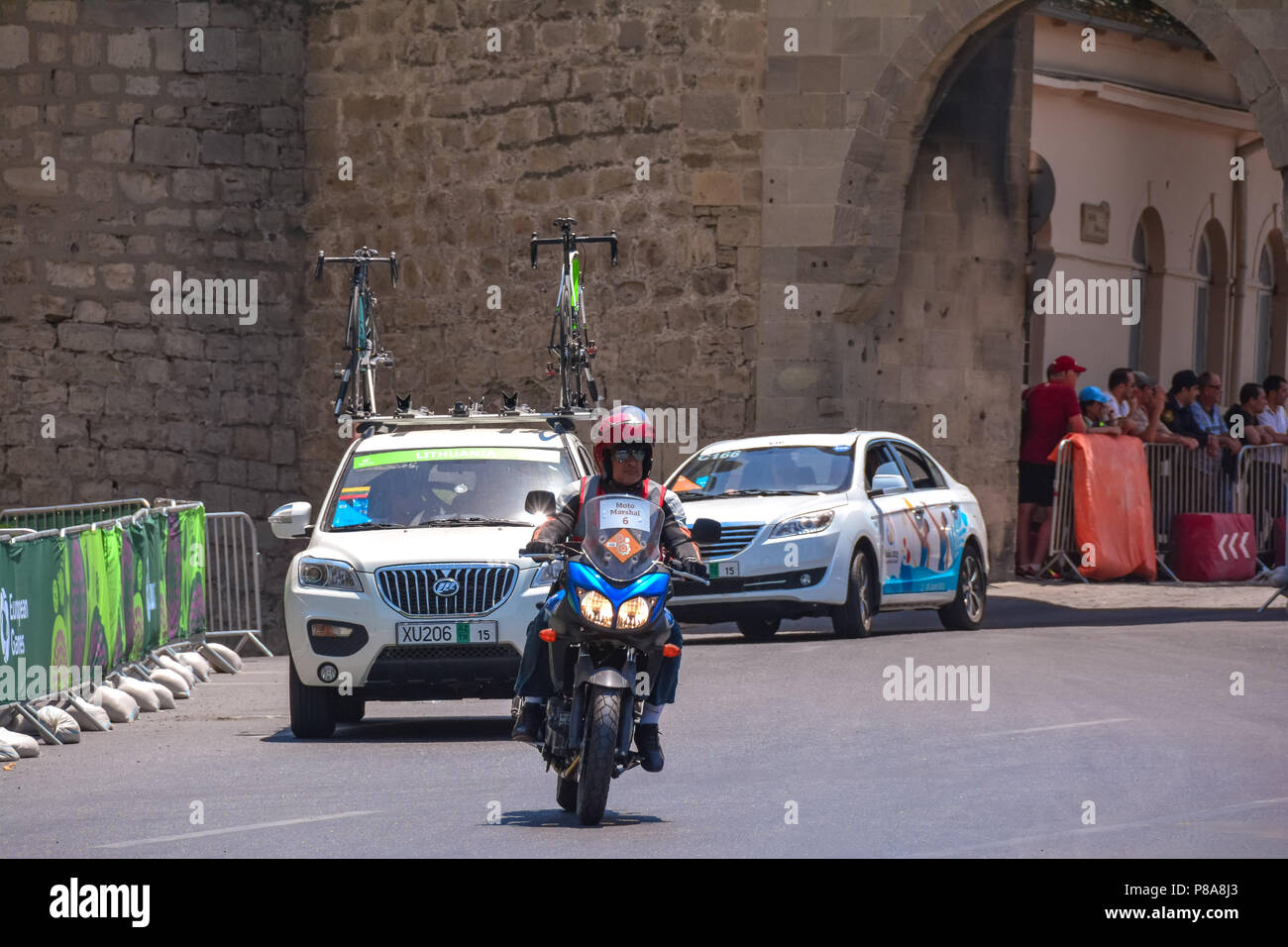 Bakou, Azerbaïdjan, du 21 juin 2015. 1er jeux européens, Escort location sur des concours de cyclistes Banque D'Images