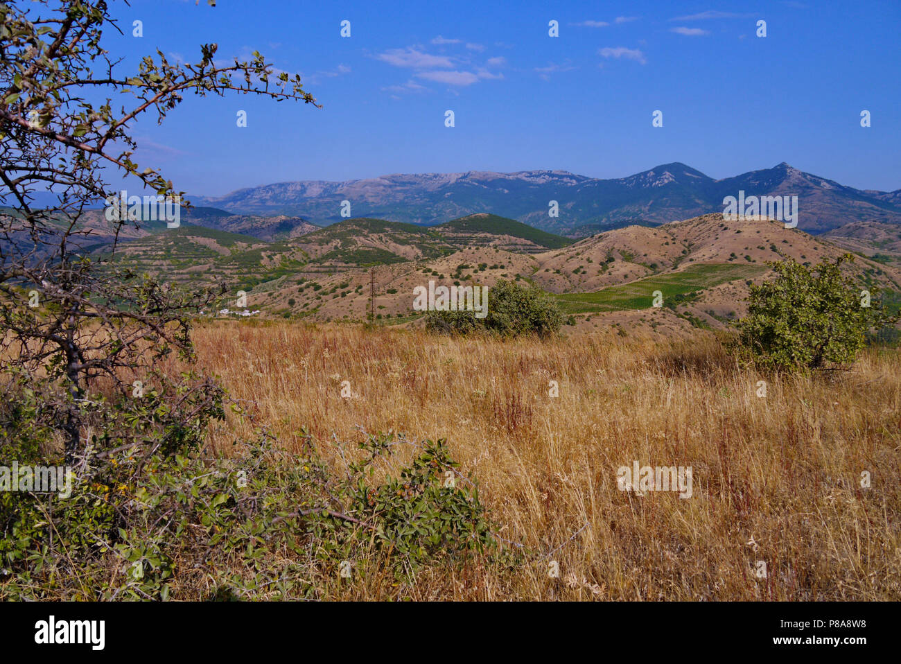 Un panorama de montagnes rocheuses et sèches collines près de la mer bay dans le sud . Pour votre conception Banque D'Images