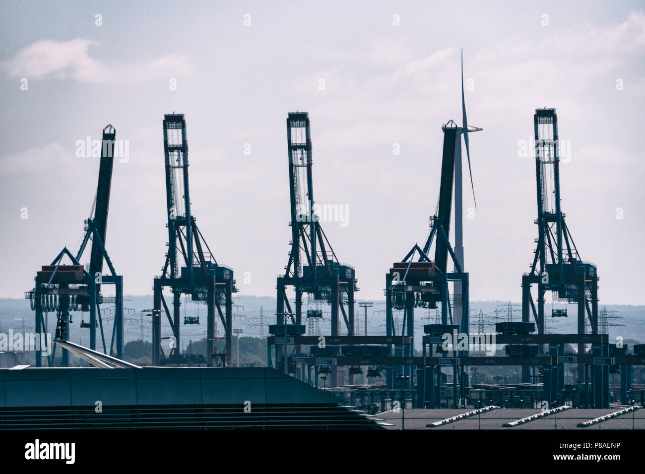 Hambourg , Allemagne, 28 juin 2018 : Grues et chantiers navals du port de Hambourg Banque D'Images