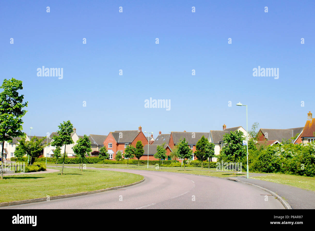 Bury St Edmunds, UK - 15 mai 2018 : des maisons modernes dans le développement de Moreton Hall lors d'une journée ensoleillée Banque D'Images