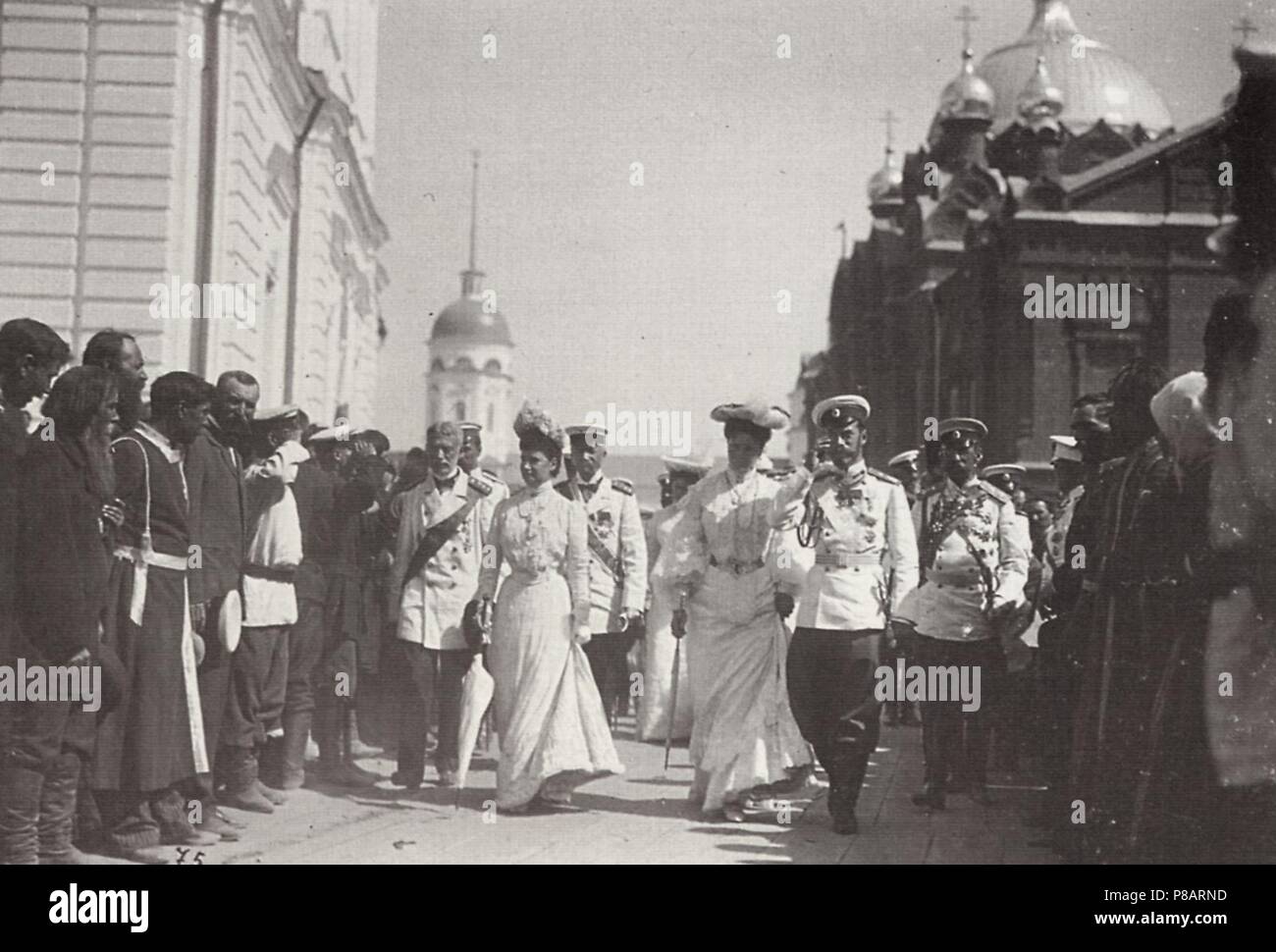 La famille du tsar Nicolas II de Russie dans le monastère de Sarov. Musée : l'État russe et Film Photo Archive, Moscow. Banque D'Images