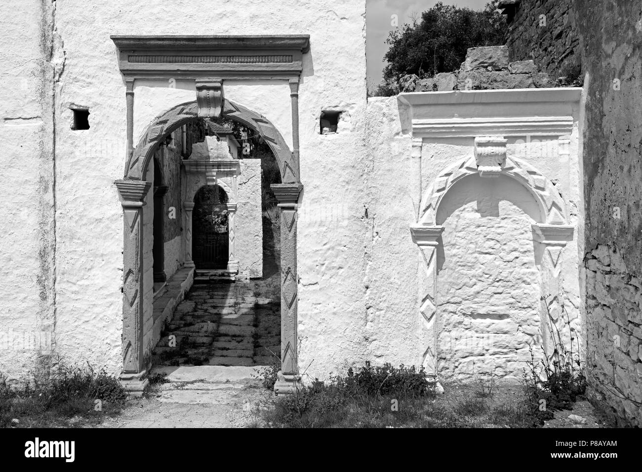Entrée de l'église du village de Paxos. Banque D'Images
