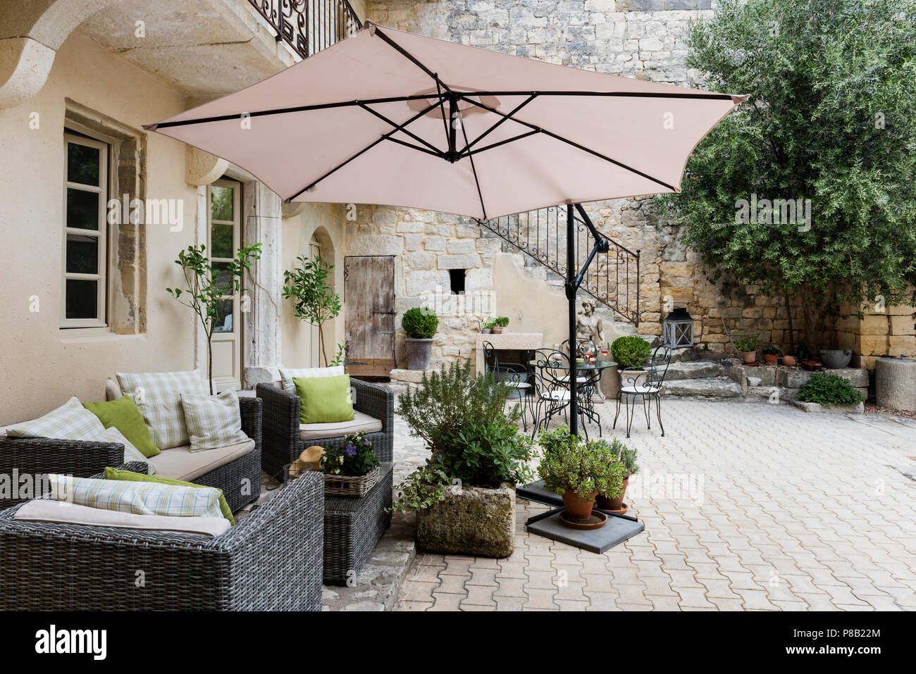 Grande terrasse devient un salon la plus grande partie de l'année Banque D'Images