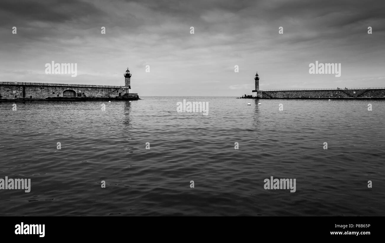 Un phare surplombe le port de Bastia Corse Banque D'Images