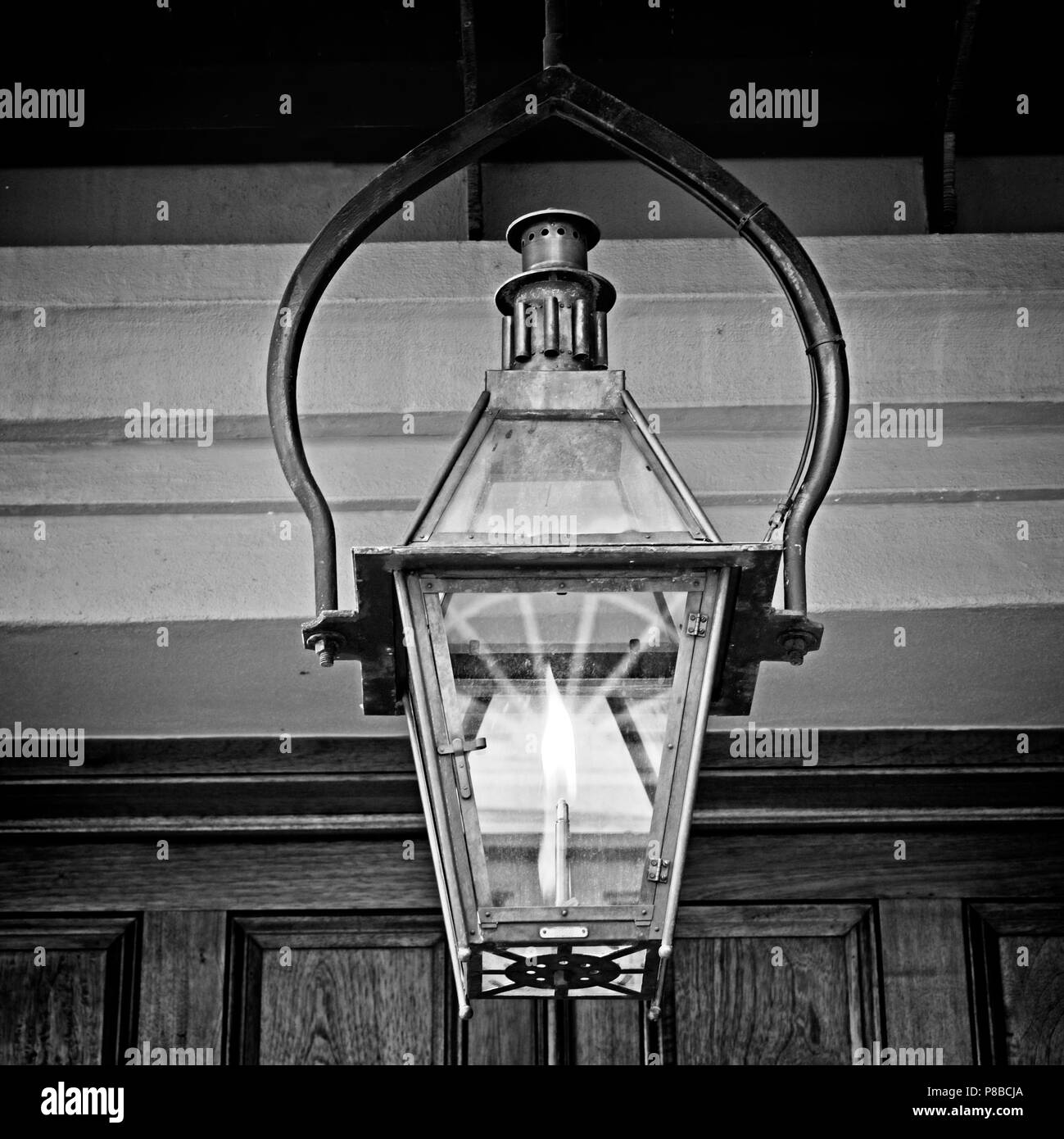 LA Nouvelle-Orléans, Louisiane, USA - 9 mai 2018 - Appareil d'éclairage dans le quartier français # 2 en B&W Banque D'Images