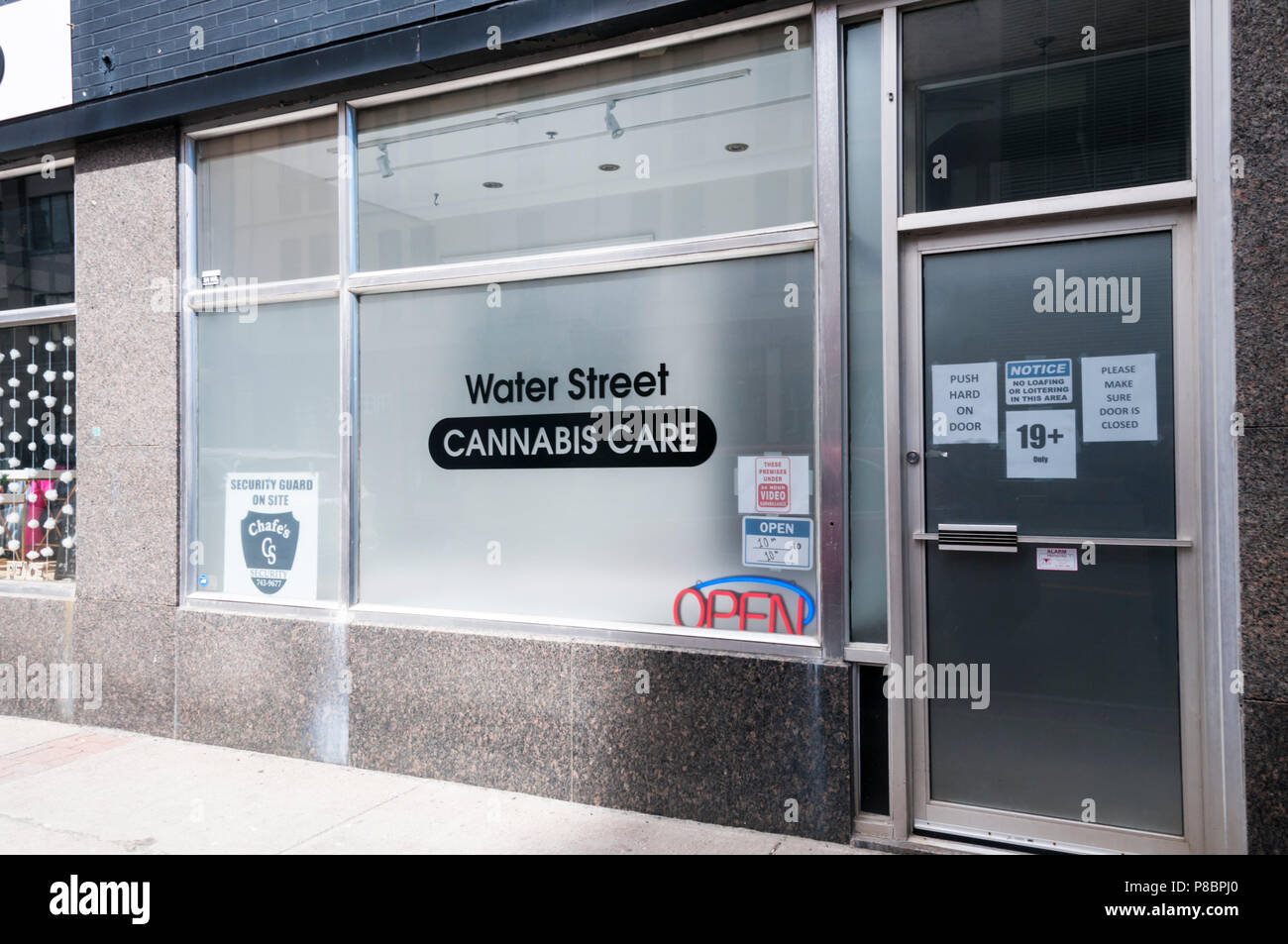 Rue de l'eau Soins Dispensaire de Cannabis Le cannabis à St John's, Terre-Neuve. Le cannabis sera autorisée pour l'utilisation récréative au Canada le 17 octobre 2018. Banque D'Images