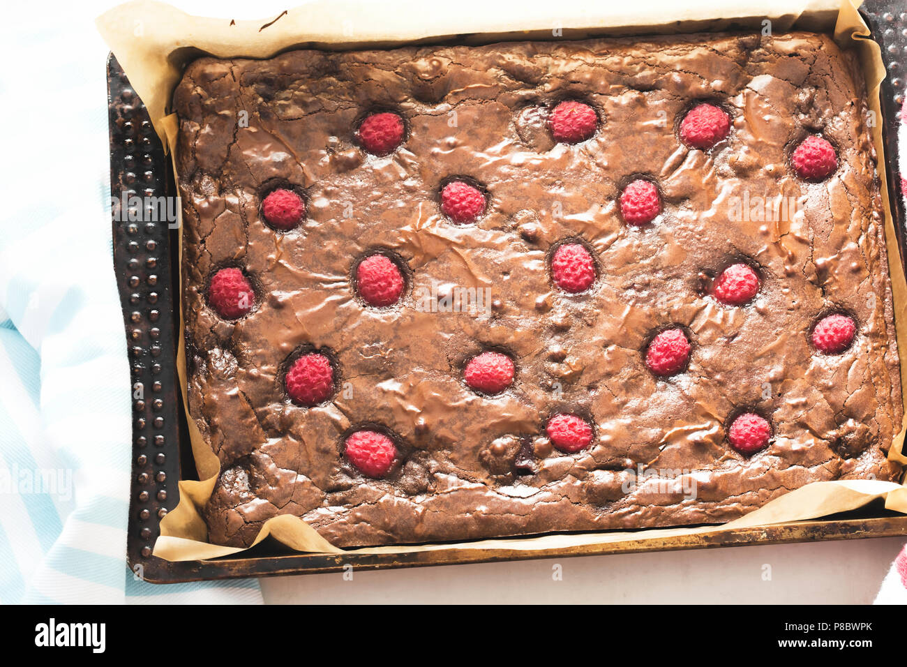 Brownies au chocolat avec des framboises Banque D'Images