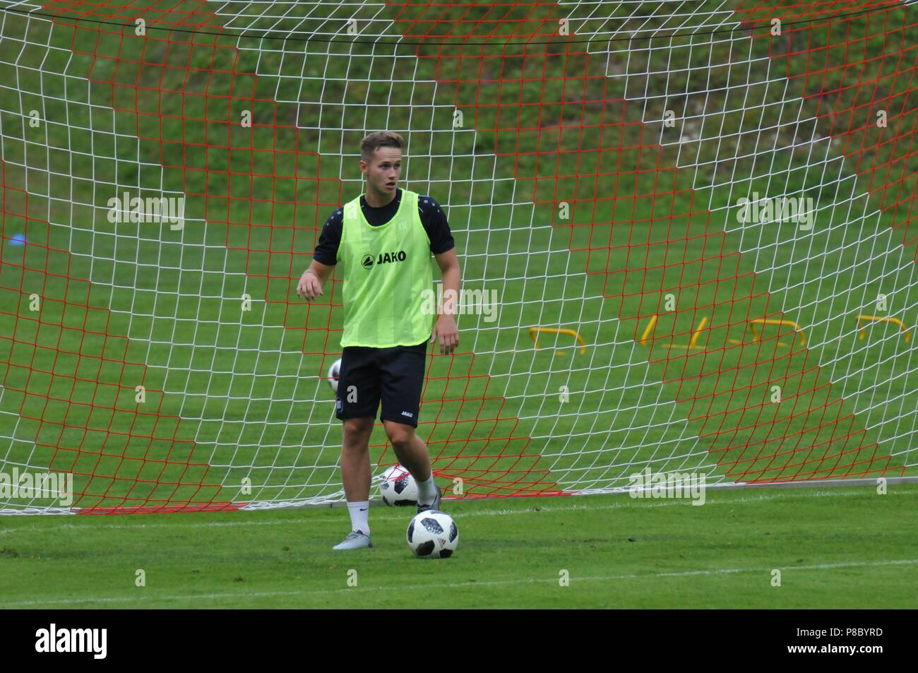 KSC-Neuzugang Christoph Kobald Formation gi mit dem Karlsruher SC. FuÃŸballdrittligist der hat sein Trainingslager¶sterreichischem Balaton-fenyves Ã im begonn Banque D'Images