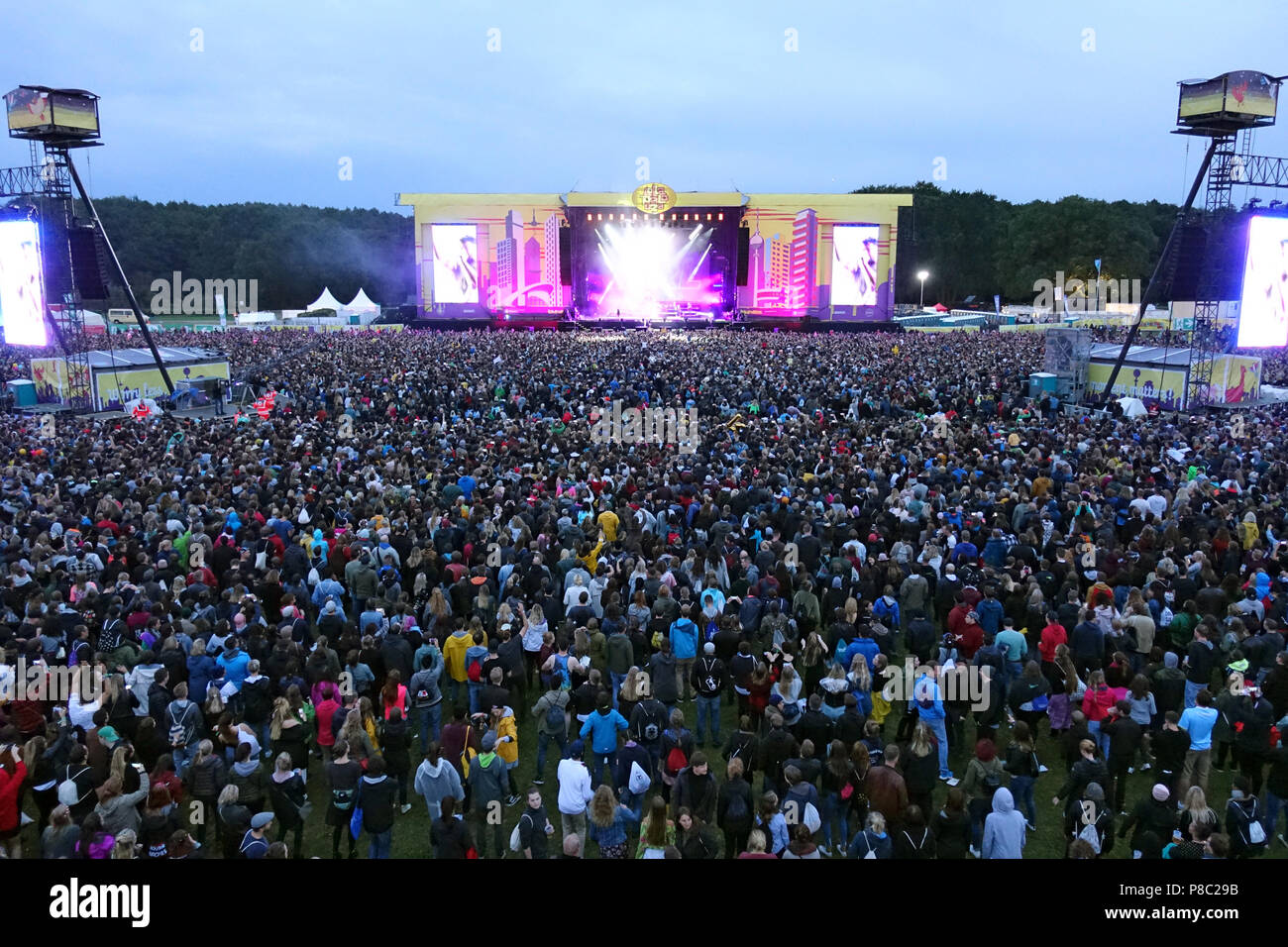 Berlin, Allemagne, foule à Berlin 18/12/06 2017 à l'hippodrome de Hoppegarten Banque D'Images