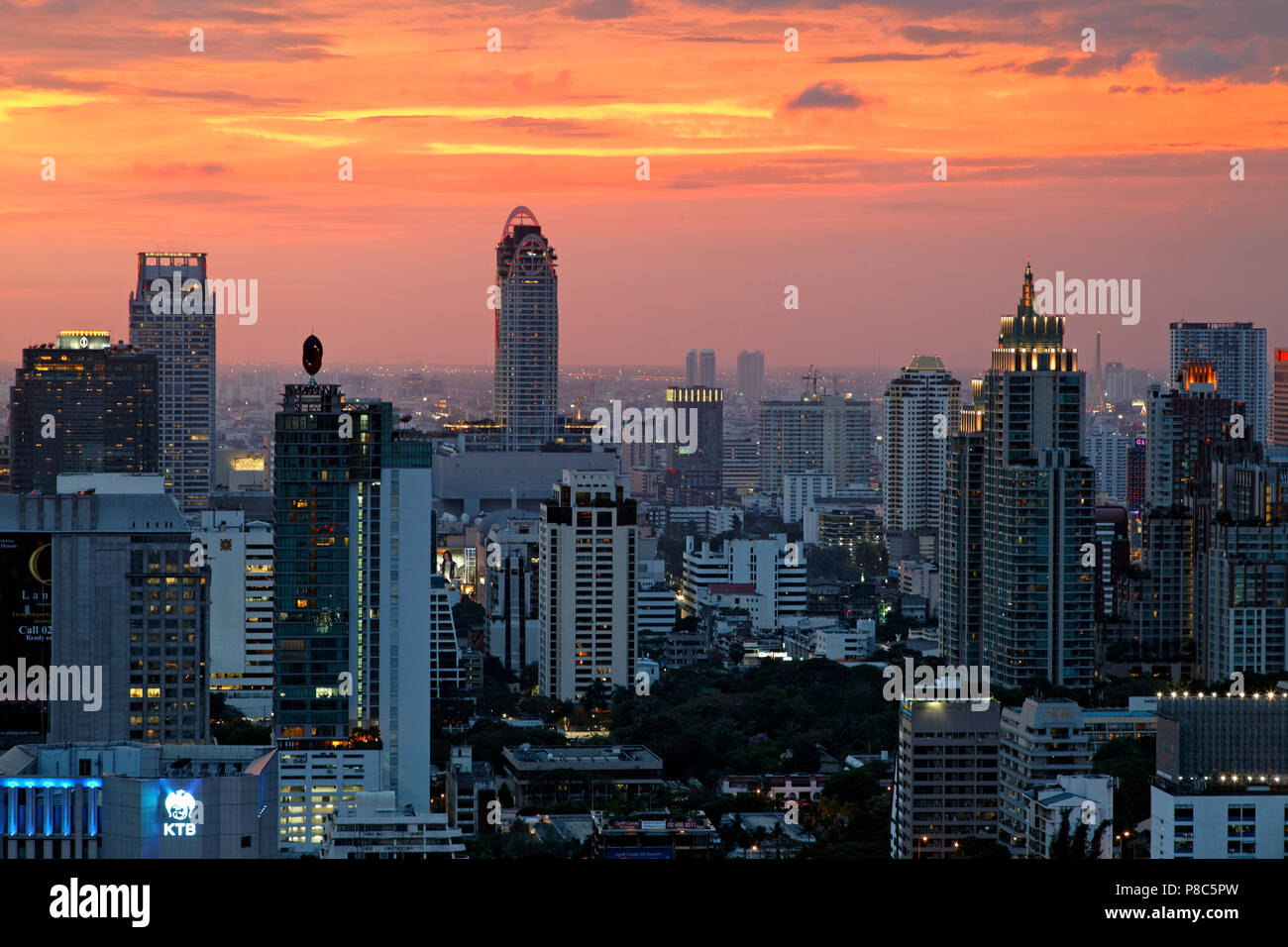 Centre-ville de Bangkok skyline at sunset, Thaïlande Banque D'Images