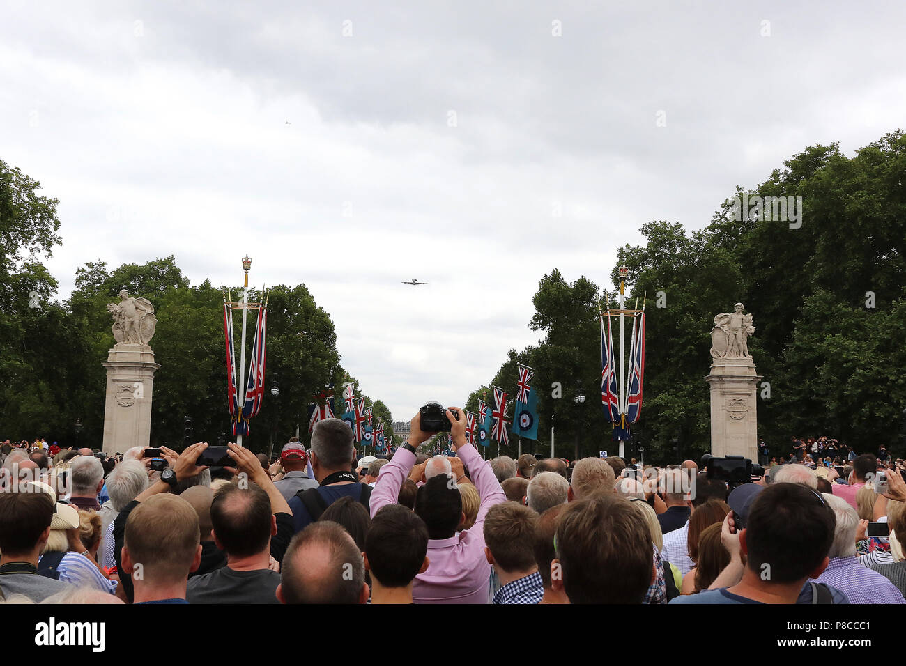 Londres, Royaume-Uni. 10 juillet, 2018. RAF100 Parade et défilé, le Mall & Buckingham Palace, London, UK, 10 juillet 2018, centenaire de l'Armée de l'air yal parade et défilé des avions de la RAF sur Londres. Credit : Riche Gold/Alamy Live News Banque D'Images