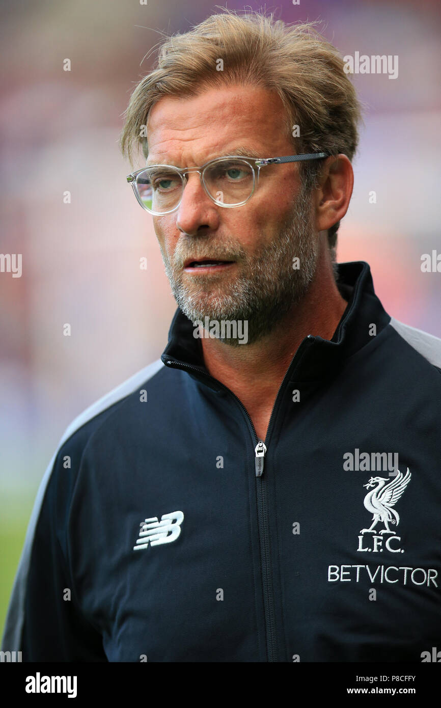 Prenton Park Tranmere,, au Royaume-Uni. 10 juillet, 2018. Pré saison friendly football Tranmere Rovers, contre Liverpool ; Jurgen Klopp, Liverpool manager recherche sur de la ligne de touche que le match débute : Action Crédit Plus Sport/Alamy Live News Banque D'Images