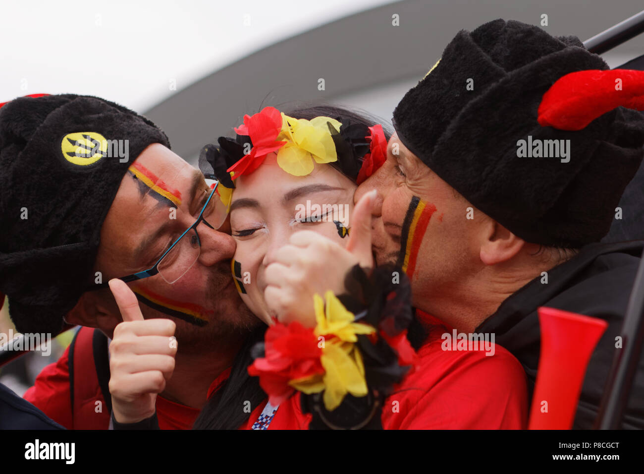 Saint-pétersbourg, Russie, 10 juillet, 2018. Les fans de football belge photo faire près de Saint-Pétersbourg avant le stade des demi-finale de la Coupe du Monde de la FIFA, Russie 2018 La France contre la Belgique. La France a gagné 1-0 Banque D'Images