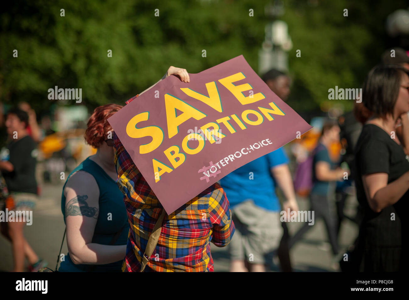 New York, USA. 10 juillet 2018. Rassembler les militants pro-choix à Union Square Park à New York le Mardi, Juillet 10, 2018 pour protester contre la nomination de la Justice Brett Kavanaugh par Trump Président à la Cour suprême pour occuper le siège occupé par le juge Anthony Kennedy à la retraite. Les organisateurs ont estimé que Kavanaugh a été trop prudent dans ses points de vue et que la cour aurait pour effet d'éroder la protection acquise en vertu de la décision Roe c. Wade. (© Richard B. Levine) Crédit : Richard Levine/Alamy Live News Banque D'Images