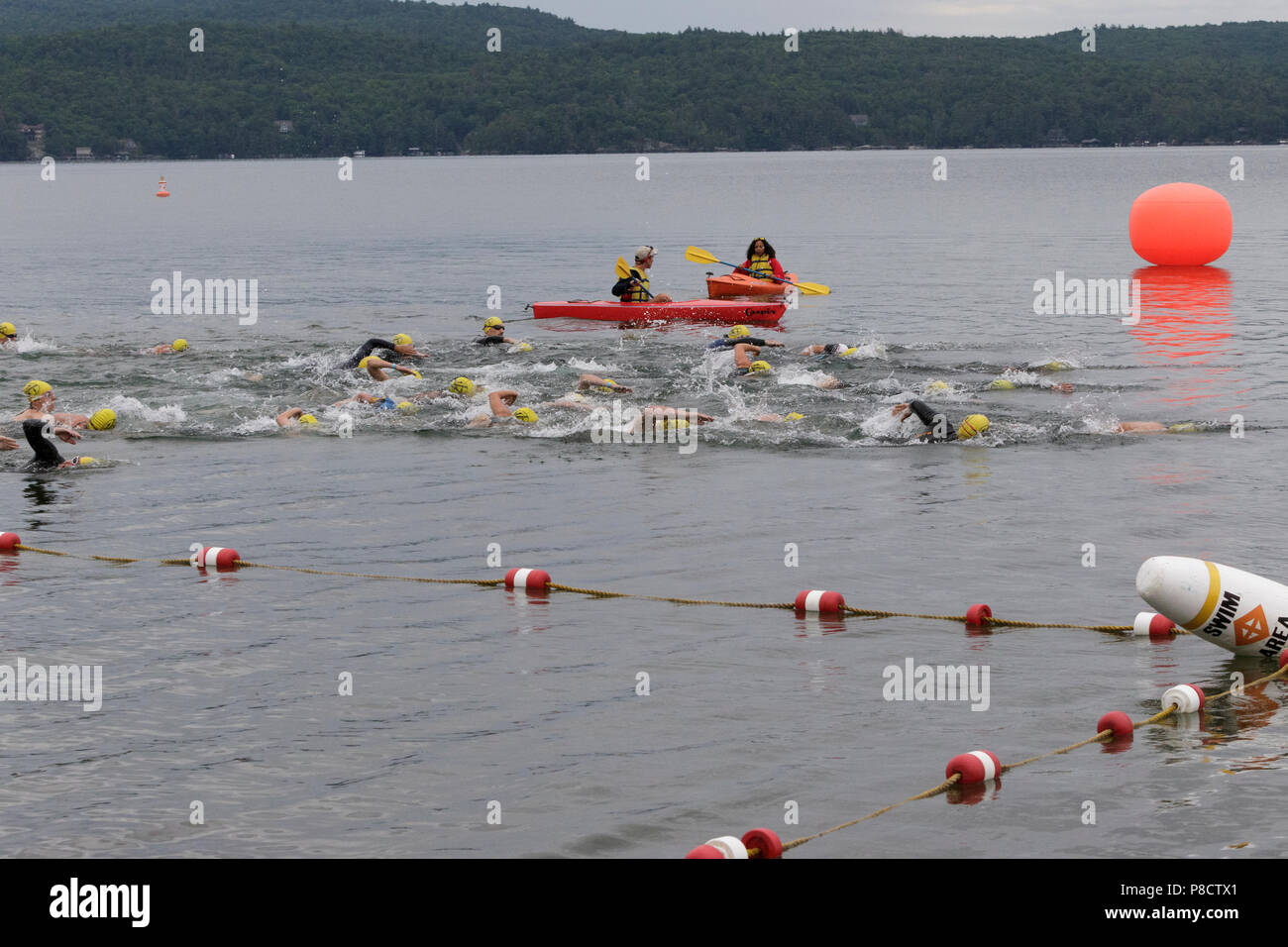 Les nageurs au cours de la Haye 2018 Festival Endurance Triathlon Sprint Banque D'Images