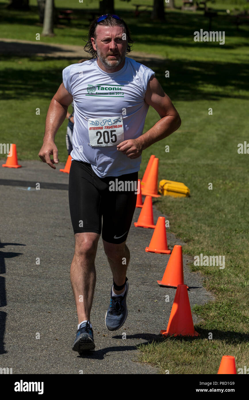 Niall Dillane concurrent sur le segment de l'exécution 2018 Triathlon Stissing Banque D'Images