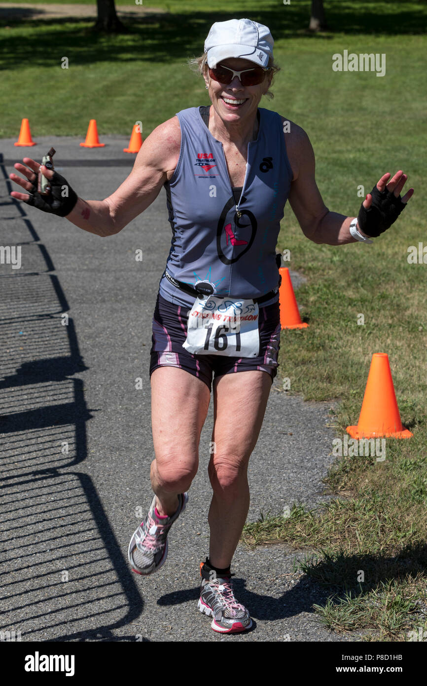 Valerie Kilcoin dans la compétition dans le segment run 2018 Triathlon Stissing Banque D'Images