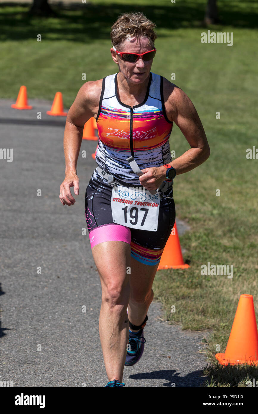 Darlene Kusaywa la concurrence sur le segment de l'exécution 2018 Triathlon Stissing Banque D'Images